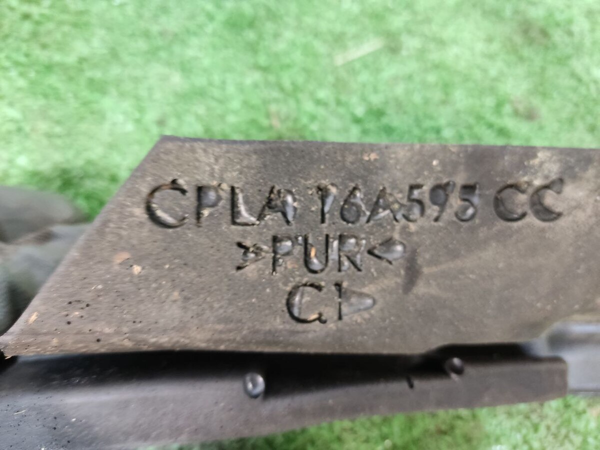 LR115141 Left wing seal Range Rover L405, Sport L494